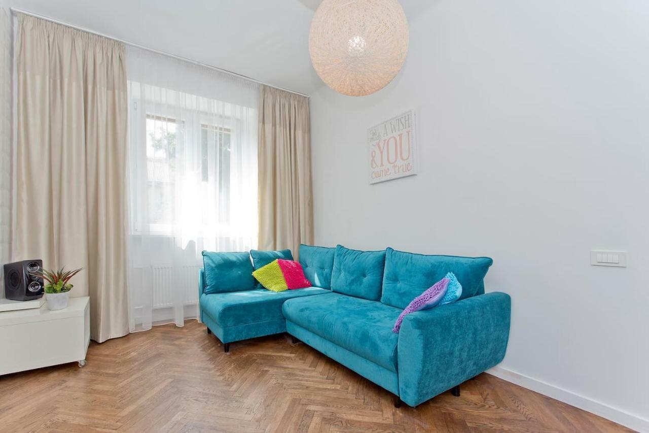 Luxury And Comfortable- Golden Apartments- Royal Street Apartament